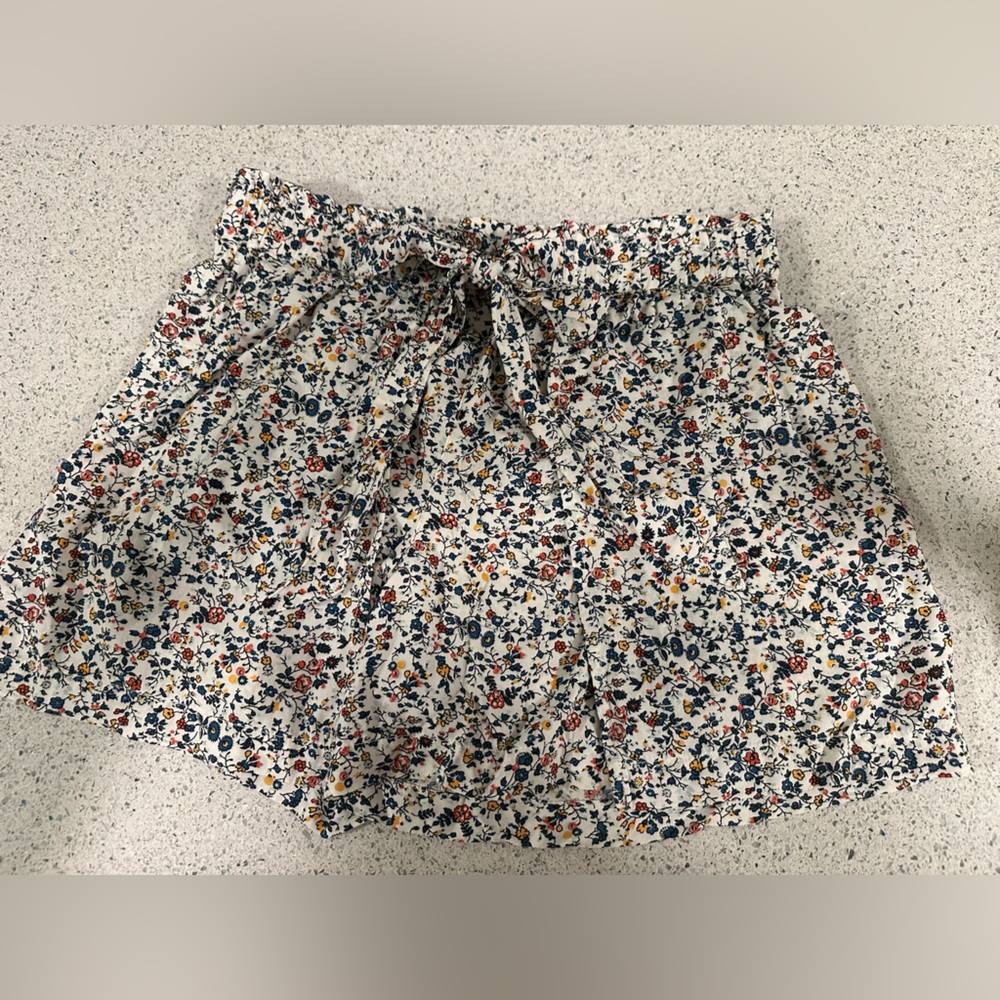 Madewell Floral Patterned Shorts in floral print. XS